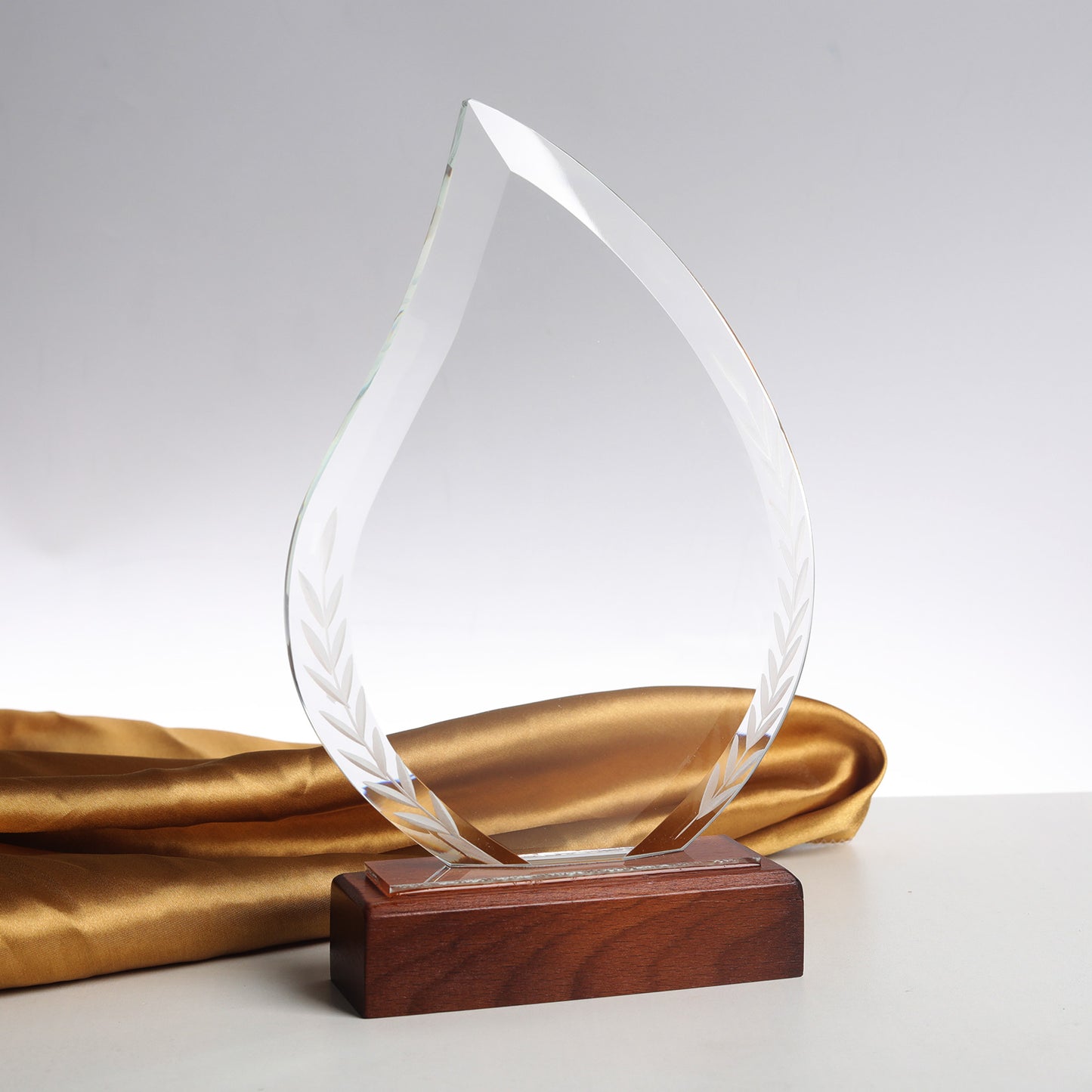 JNCT-194 Longwin Leaf-shaped Crystal Trophy with Wooden Base