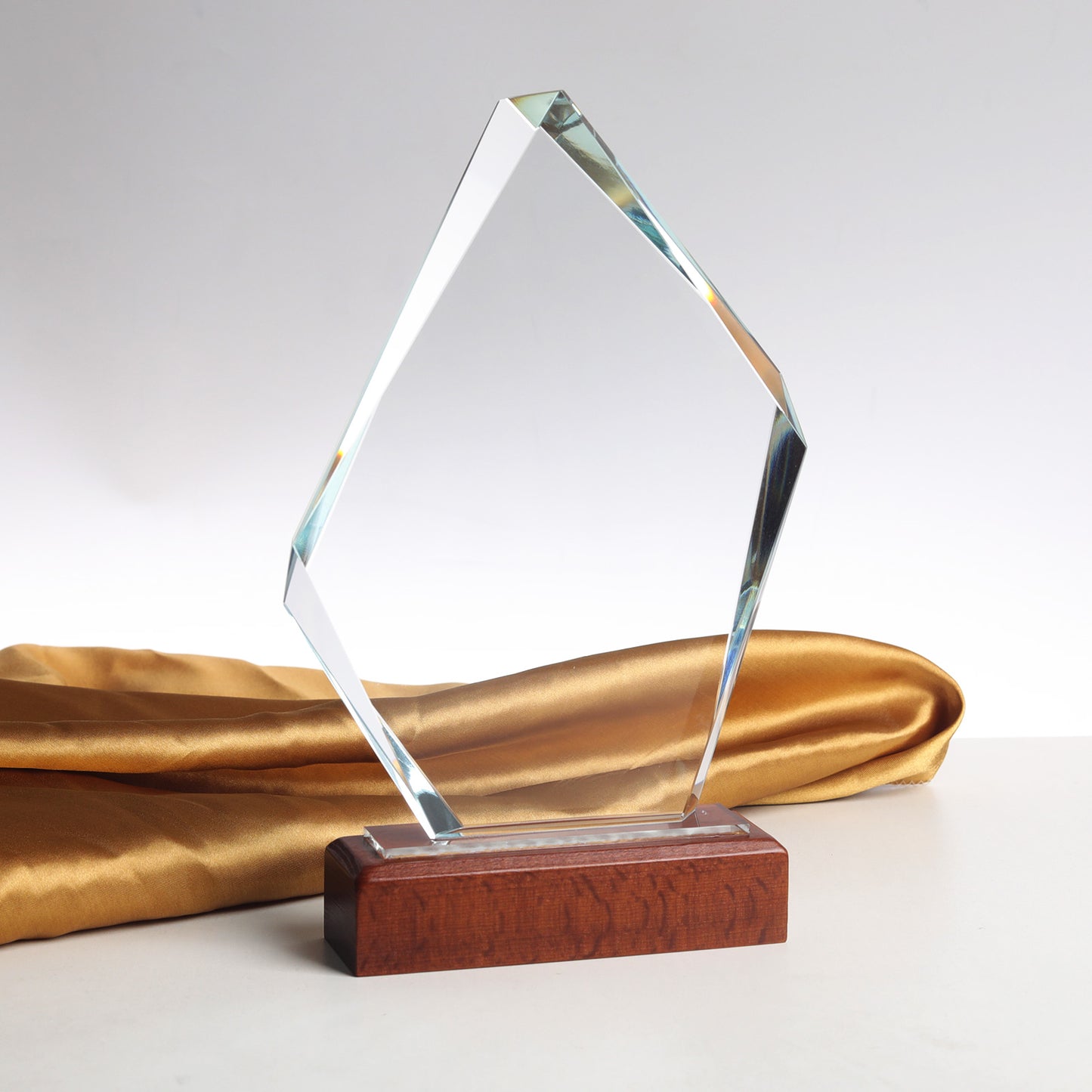 JNCT-193 Longwin Rhombic Crystal Trophy with Wooden Base