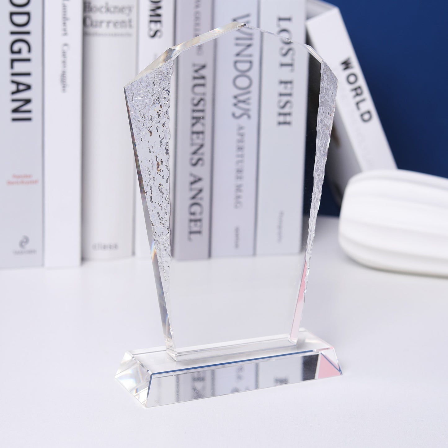 LSA-172 Longwin Crest Crystal Trophy with Hammered Pattern